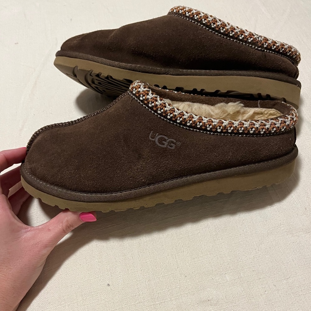 Brown tazman ugg slipper